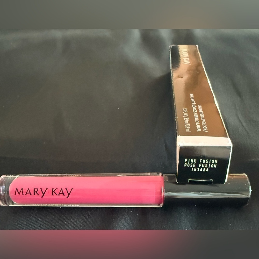 Mary Kay Unlimited Lip Gloss Pink Fusion
New in Box - Picture 1 of 3
